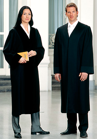 Die Robe der Richterin und des Anwaltes